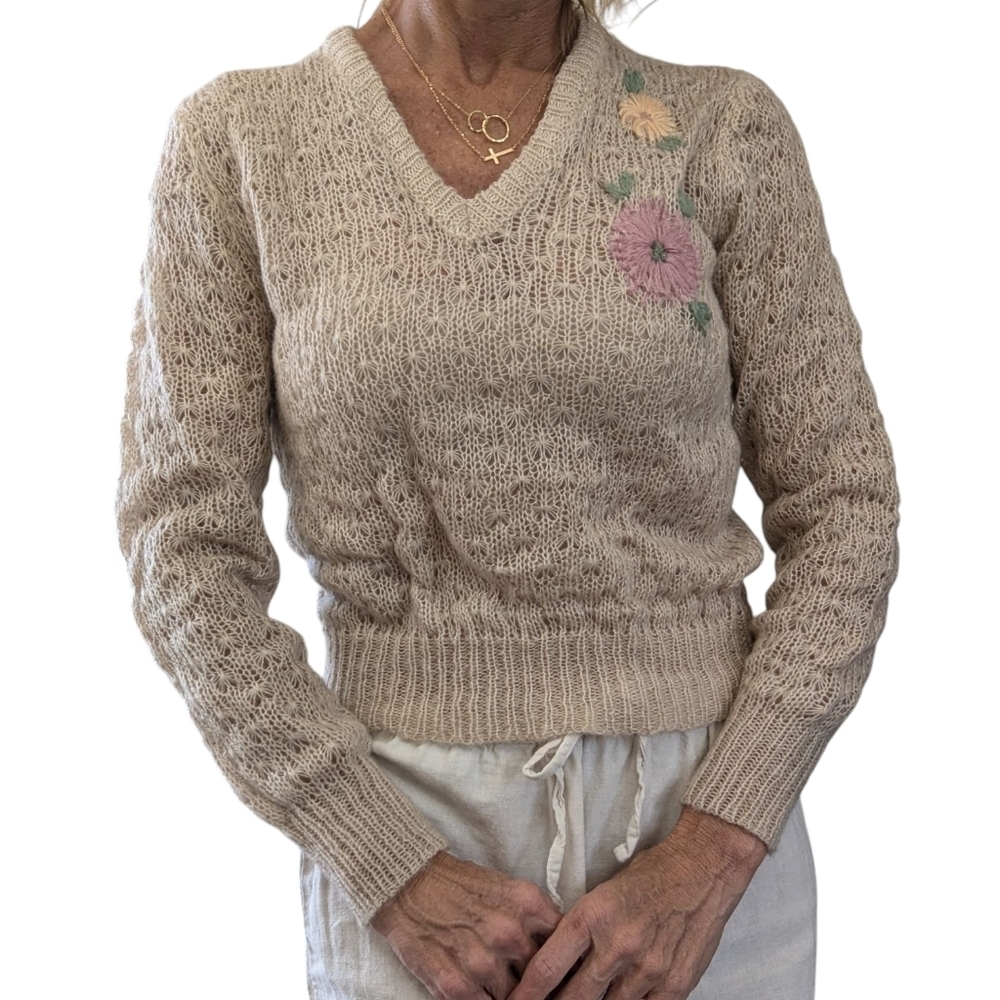 Vintage Beige Knit Sweater M Floral Embroidered V Neck Cottagecore 90s